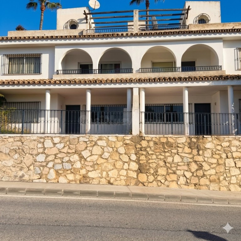 Edificio Completo con Licencia Turística: Tu Próximo Éxito de Inversión en la Costa
