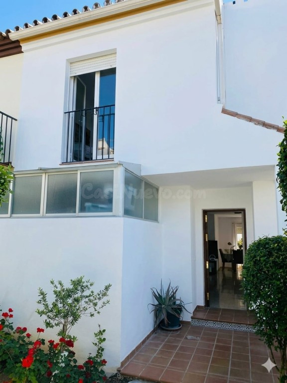 MAGNÍFICO CHALET ADOSADO CON GRAN JARDÍN PRIVADO Sótano Inde - foto 2