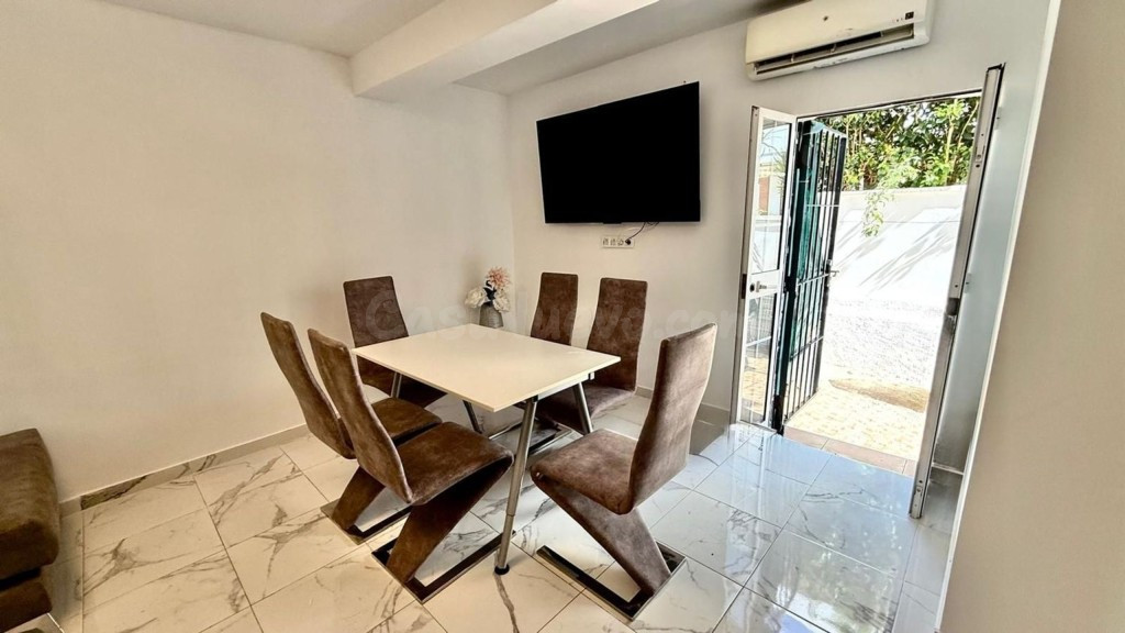 Oportunidad en Benalmádena Costa – 2 apartamentos reformados con gran terraza.