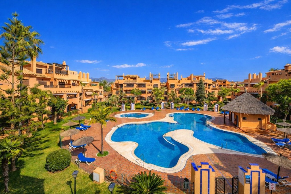 ¡ESPECTACULAR! Impresionante Ático de Lujo con Terraza de En - foto 2