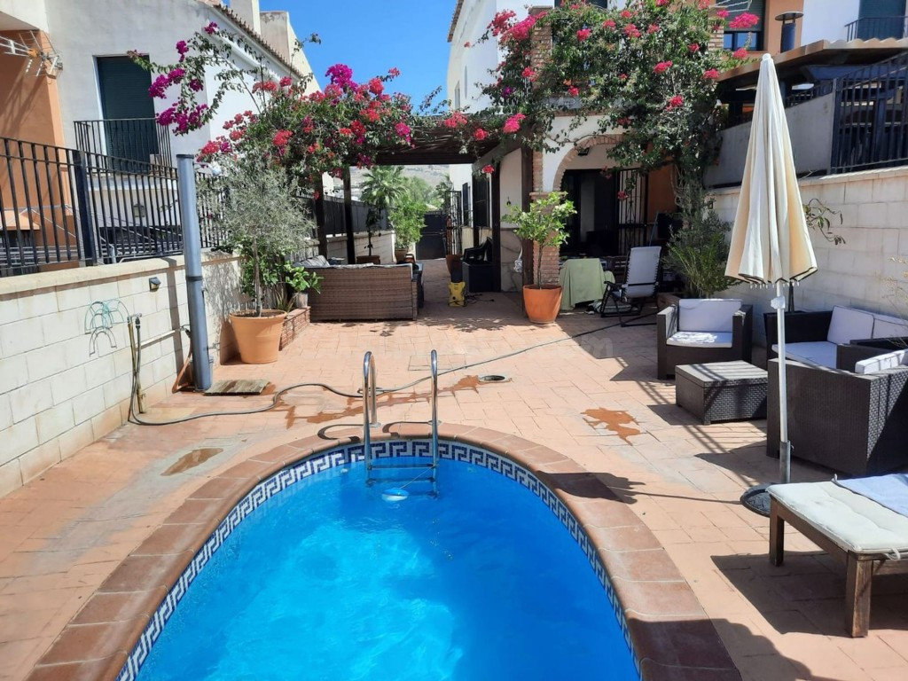 VILLA EXCLUSIVA CON PISCINA PRIVADA EN LA AXARQUÍA MALAGUEÑA - foto 2