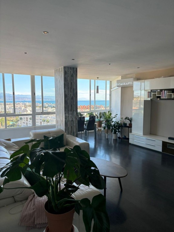 Exclusivo apartamento reformado con impresionantes vistas al - foto 2