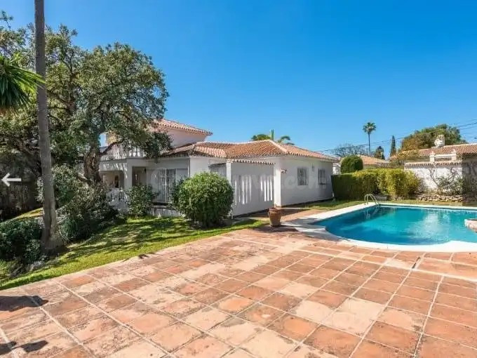 Chalet con Vistas Infinitas 360º al Mar | Piscina, Gran Parcela y Máximo Potencial