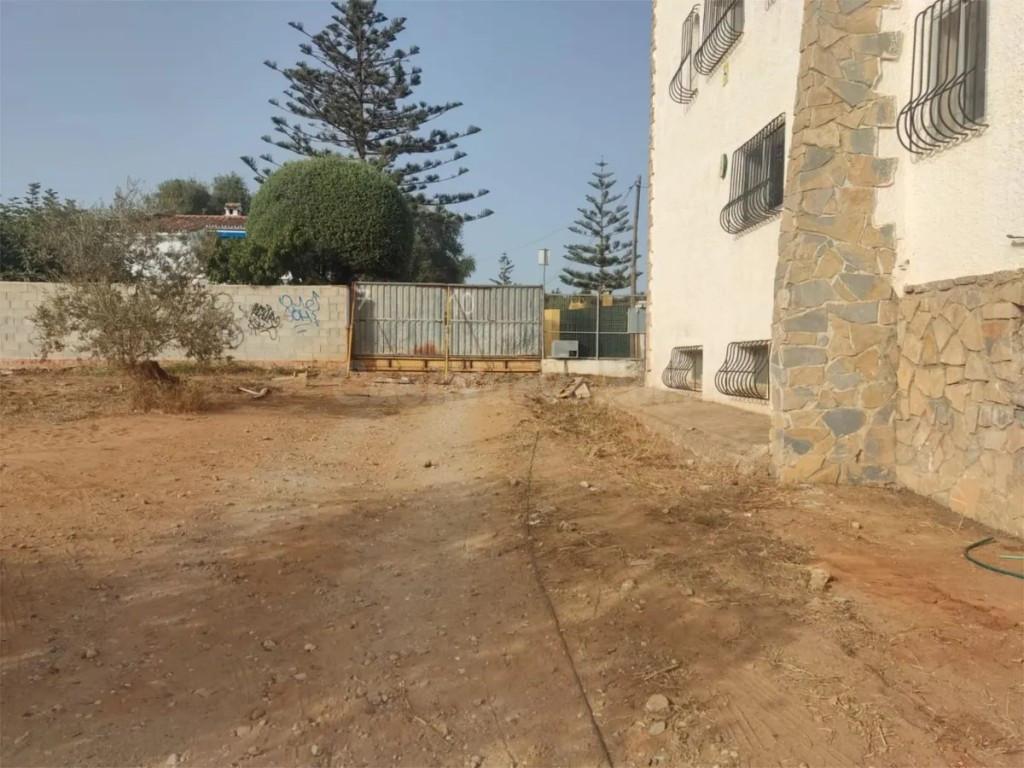 ¡ACTIVO EXCLUSIVO! Adquiera 2.200 m² comerciales antes de la - foto 2
