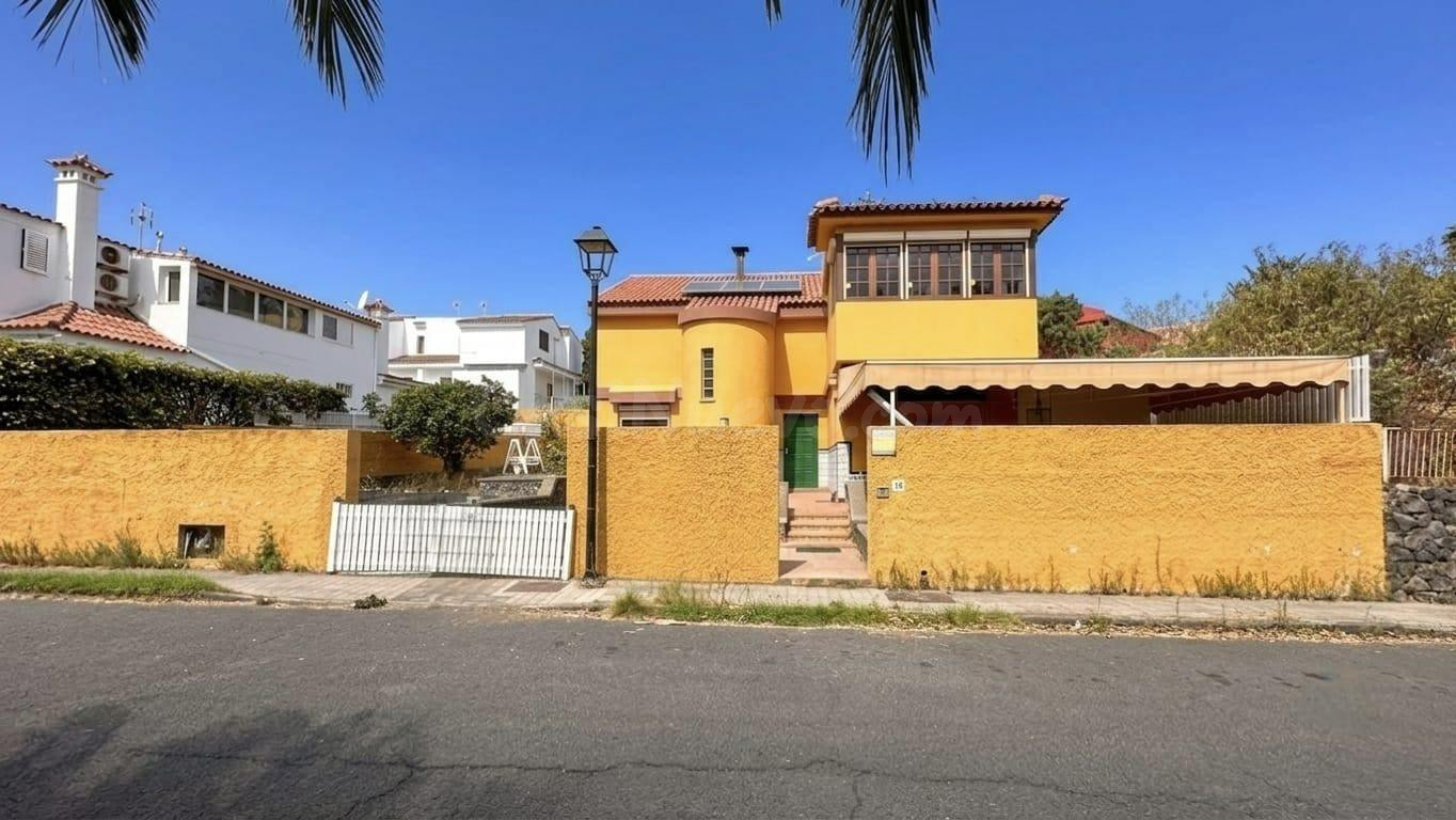 Chalet al lado de campo de golf en zona residencial de alto nivel