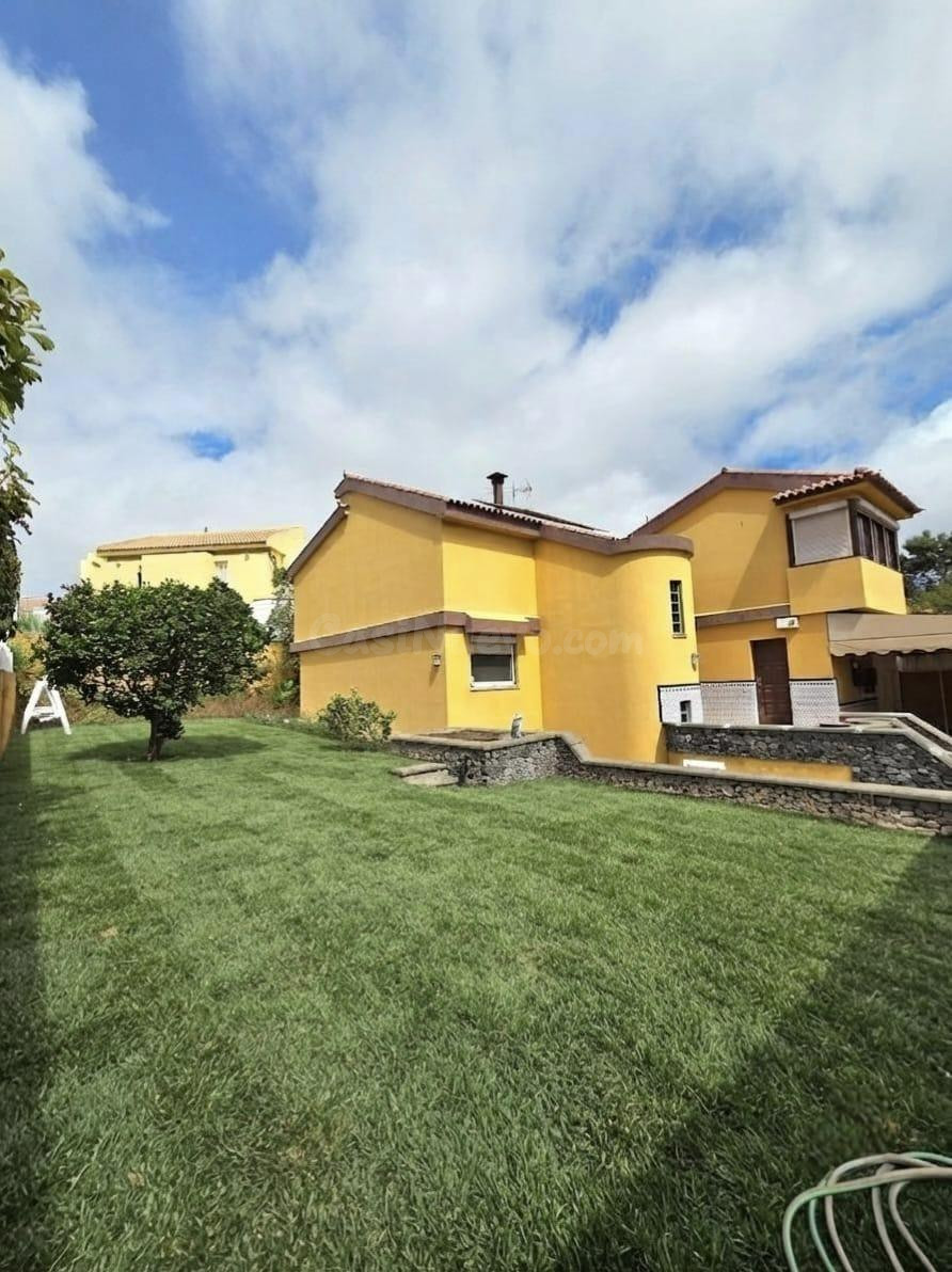 Chalet al lado de campo de golf en zona residencial de alto  - foto 3