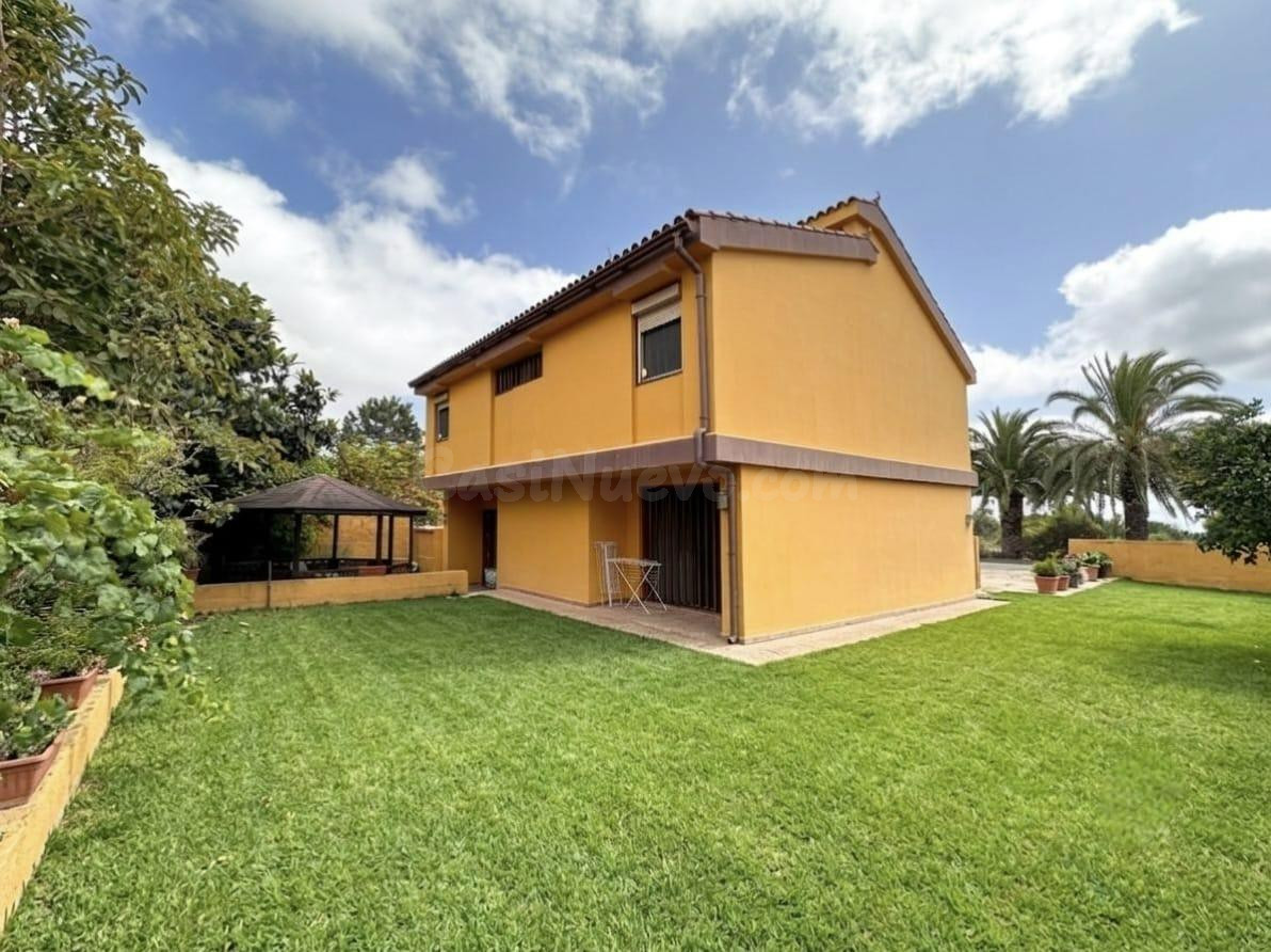 Chalet al lado de campo de golf en zona residencial de alto  - foto 5