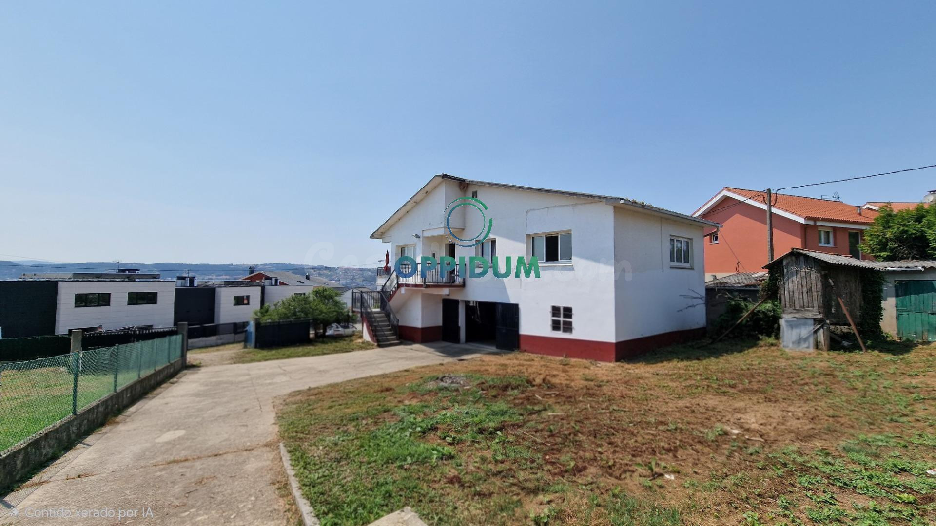 Casa para reformar en Montrove, Oleiros – 244 m2 sobre parcela de 1.041 m2 segregable
