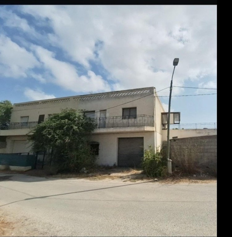 Amplia vivienda,con terraza y muchas posibilidades - foto 2