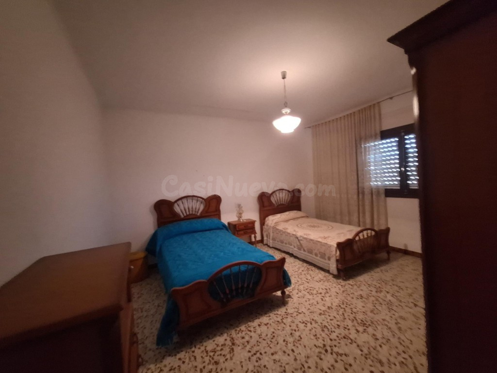 Amplia vivienda,con terraza y muchas posibilidades - foto 5