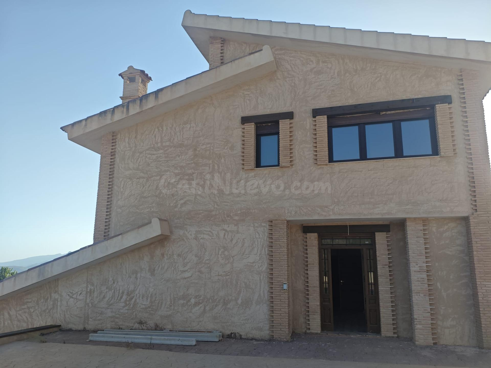 CHALET EN PETRER CON PARCELA DE 13.000 M2 Y 447 CONSTRUIDOS - foto 2