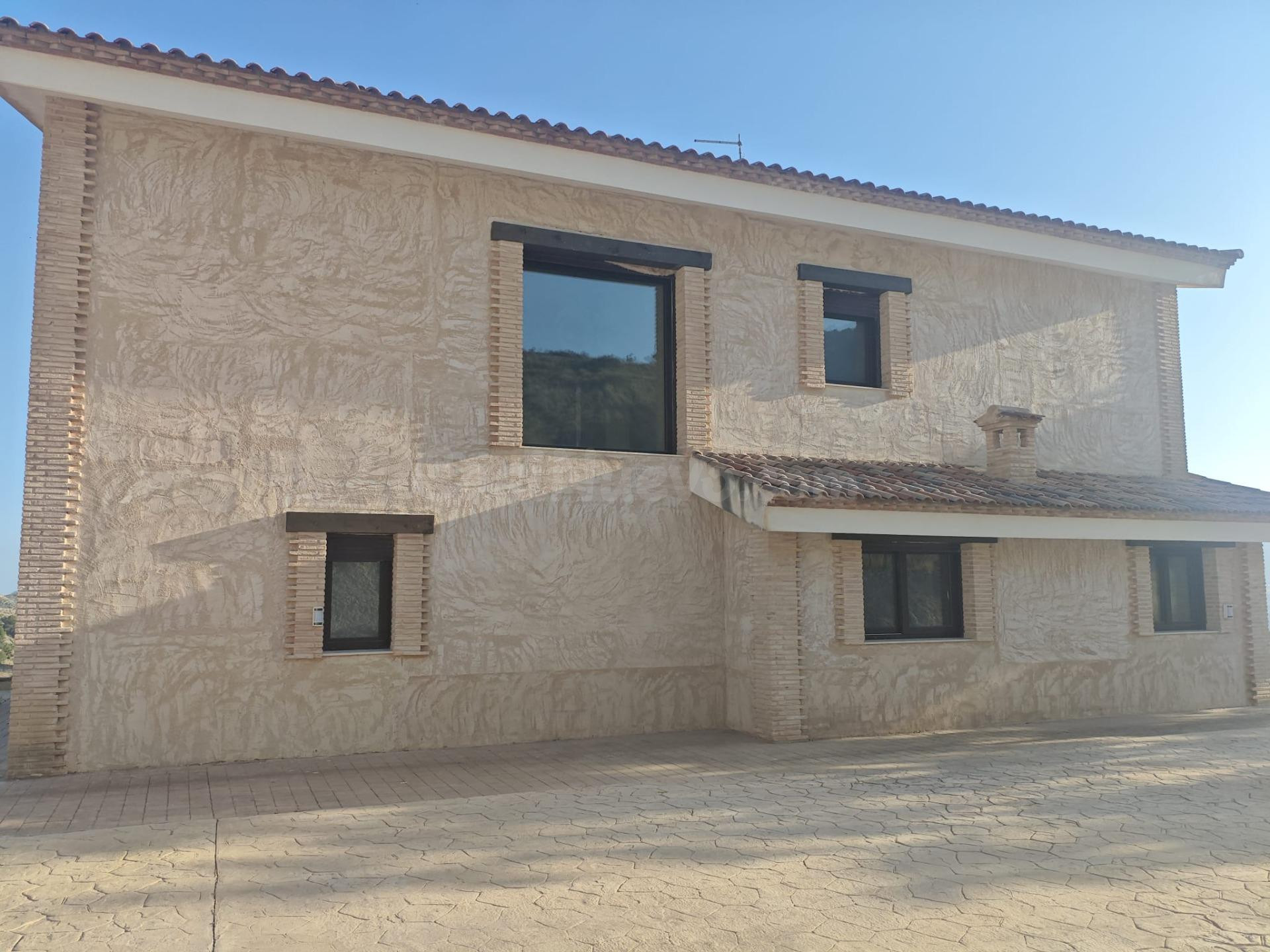 CHALET EN PETRER CON PARCELA DE 13.000 M2 Y 447 CONSTRUIDOS - foto 3