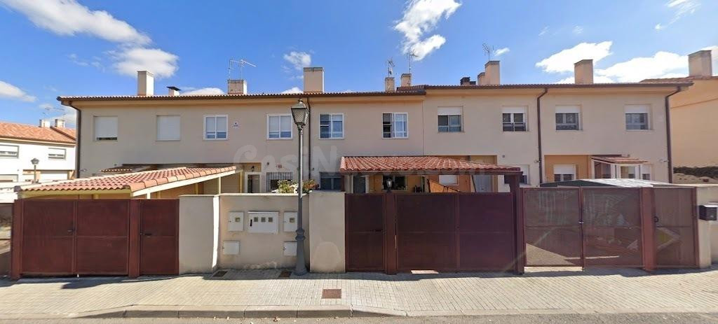 Adosado en venta en Hontanares de Eresma. Cesión de Remate, 