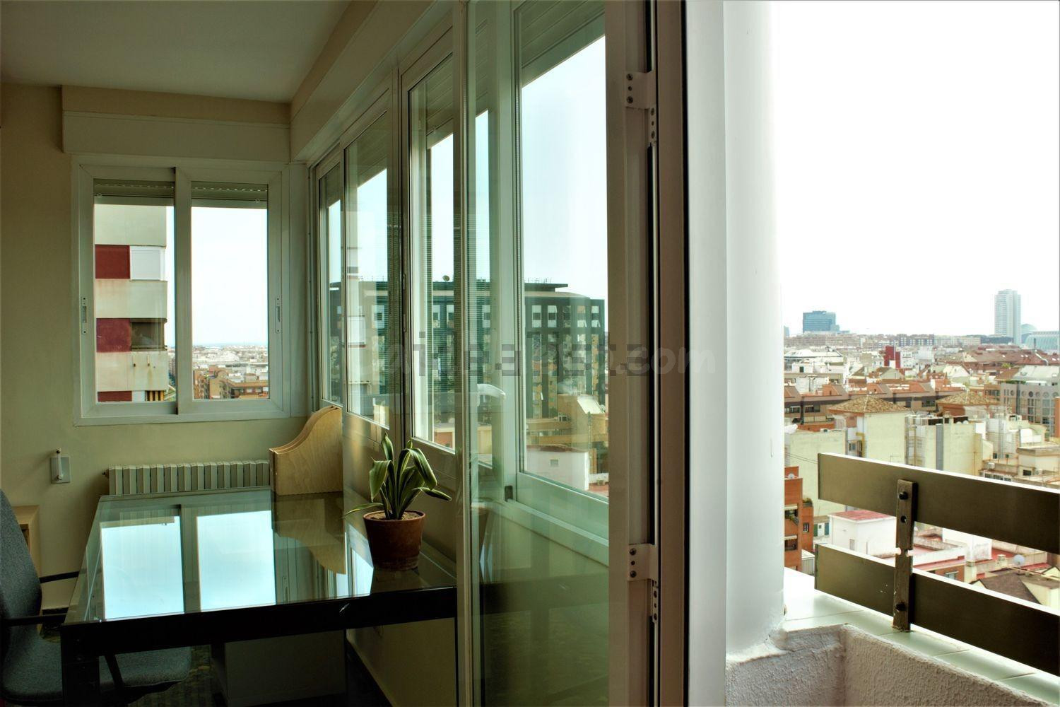 Piso con terraza y vistas panorámicas en Mestalla - foto 5
