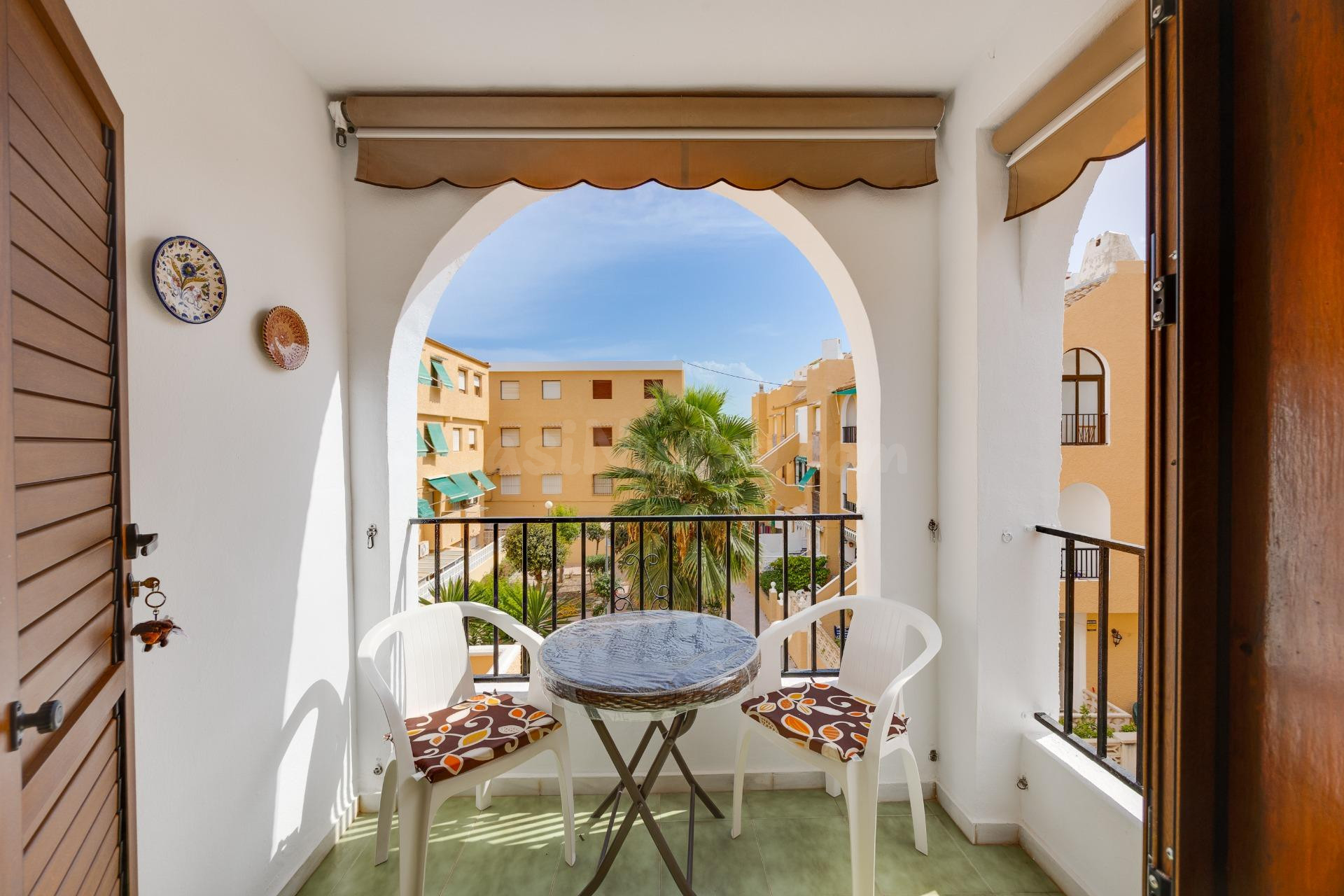 Ático dúplex de 2 dormitorios con gran solárium privado a 10 - foto 2
