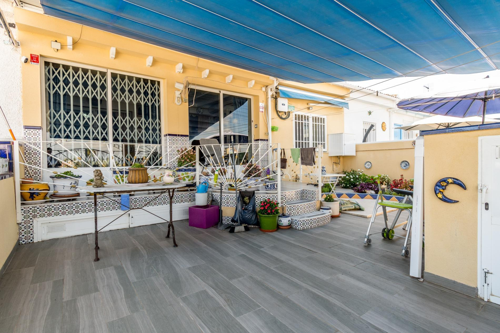 Bungalow en La Siesta con jardín de 30 m2, placas solares y  - foto 2