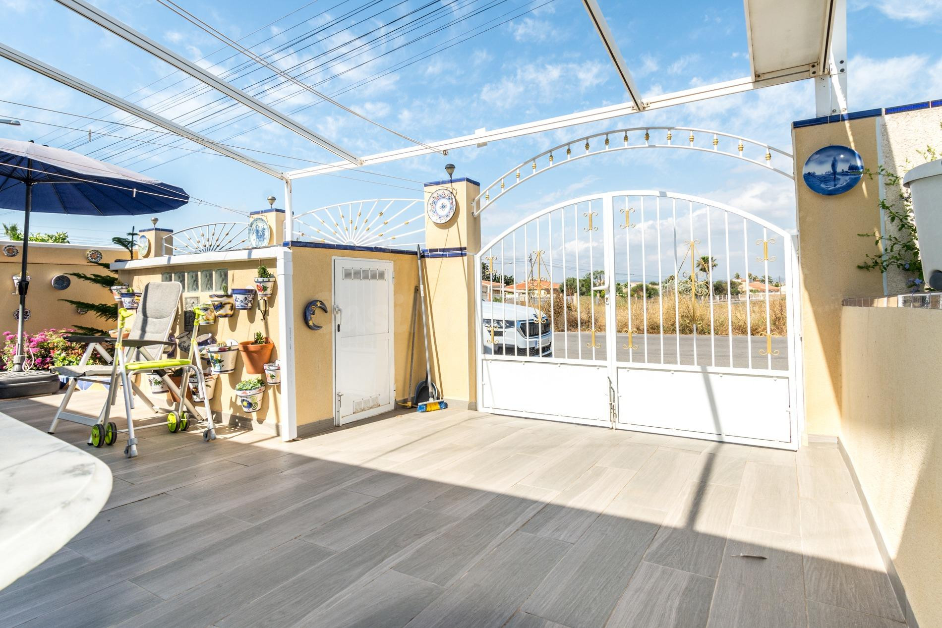 Bungalow en La Siesta con jardín de 30 m2, placas solares y  - foto 4
