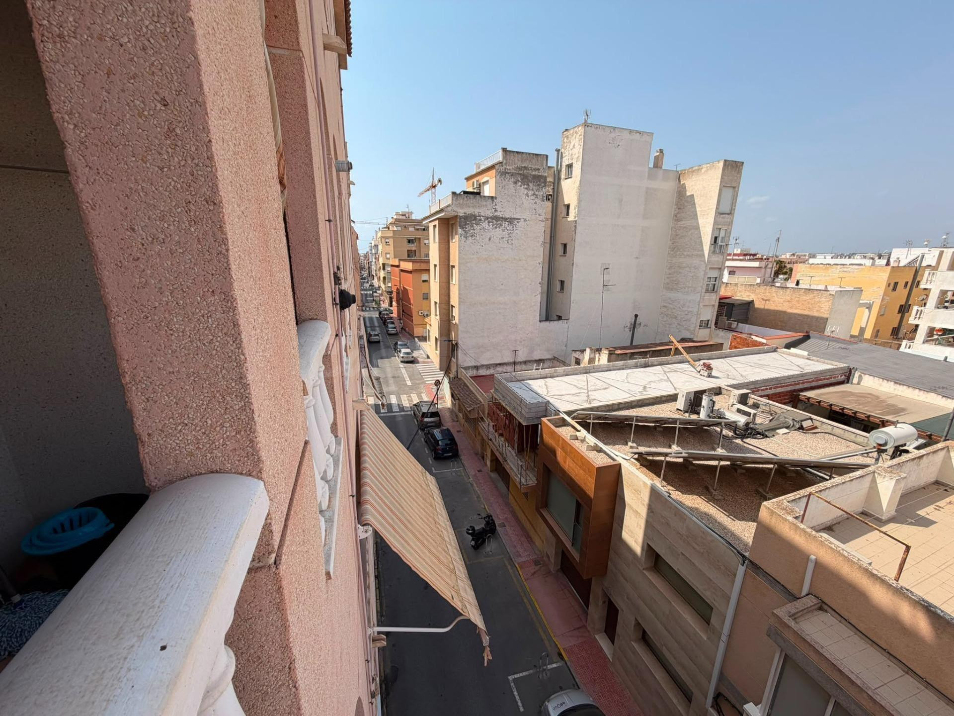 Apartamento con terraza, Alicante, Torrevieja. 2 habitacione - foto 3