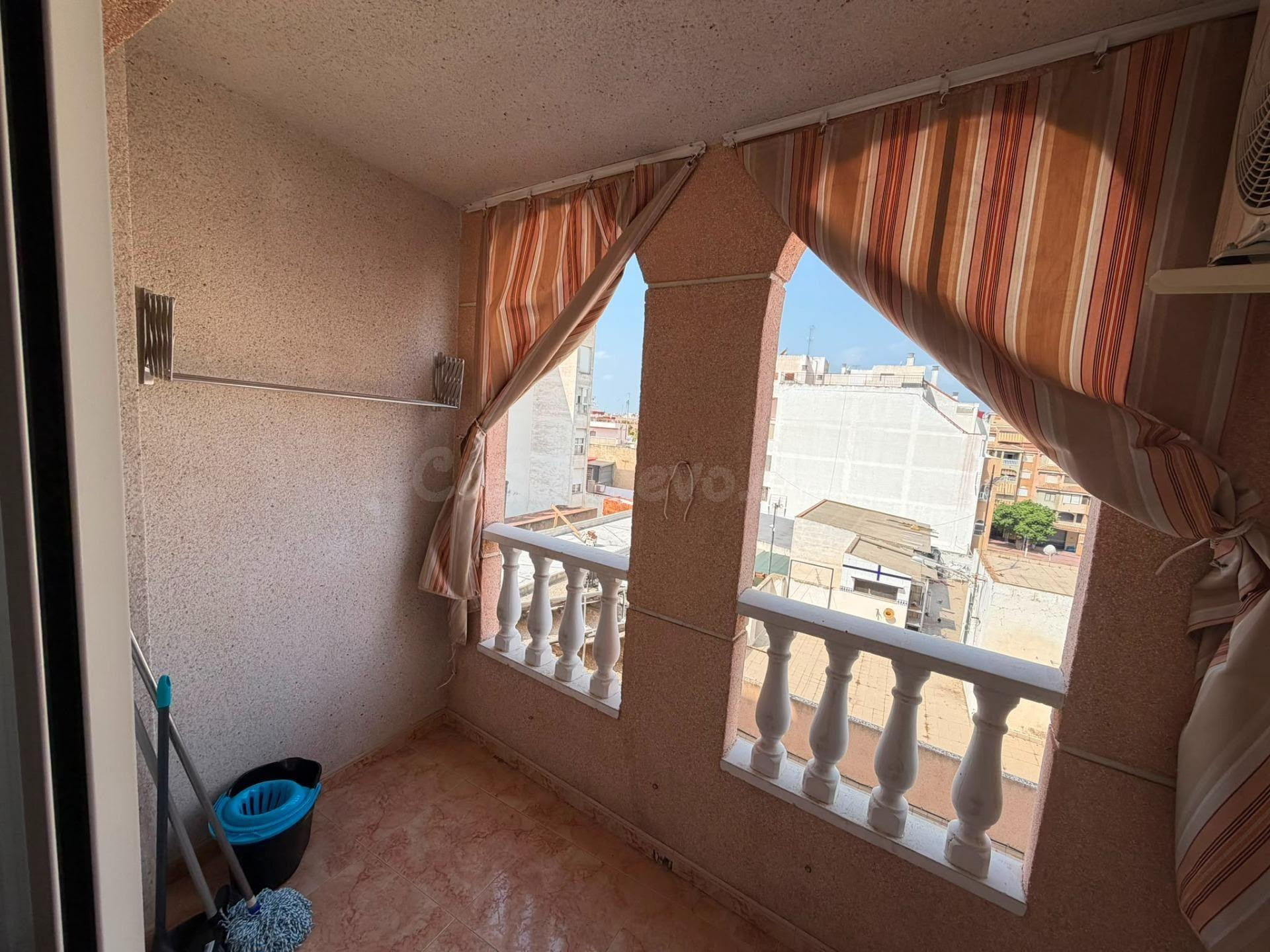 Apartamento con terraza, Alicante, Torrevieja. 2 habitacione - foto 4