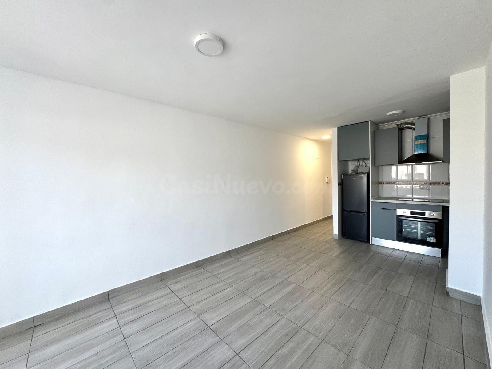 Apartamento reformado con terraza, Alicante, Torrevieja. 2 h - foto 5