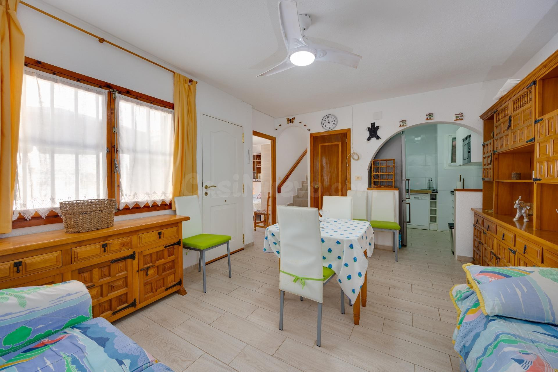 Chalet adosado de dos dormitorios en Calas Blancas - foto 4