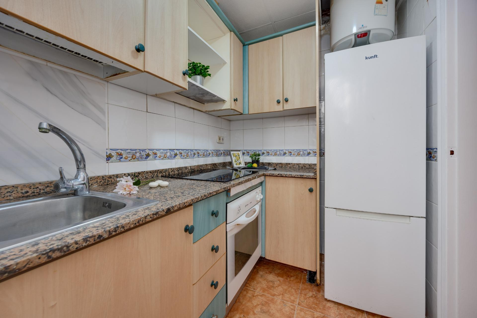 Apartamento de dos dormitorios, en zona céntrica de Torrevie - foto 5