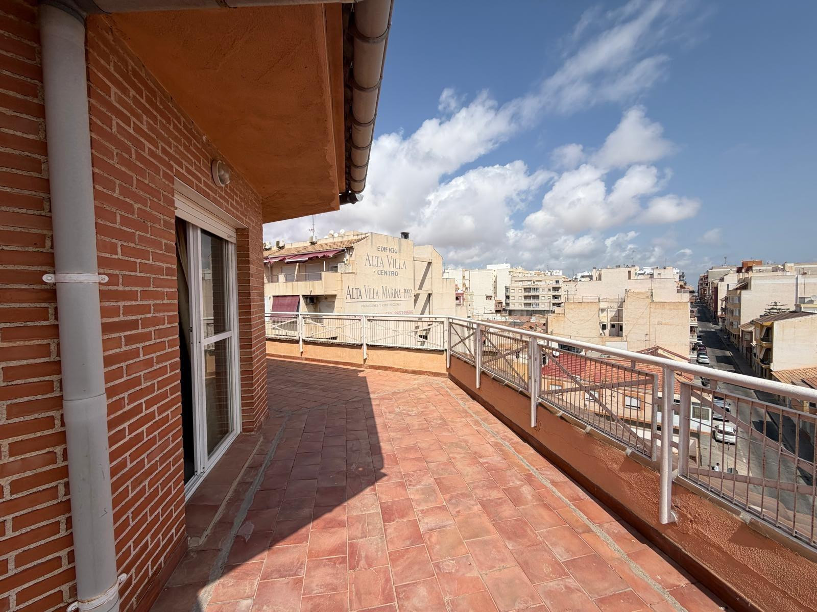 Ático con terraza, Alicante, Torrevieja. 2 habitaciones, 82  - foto 4