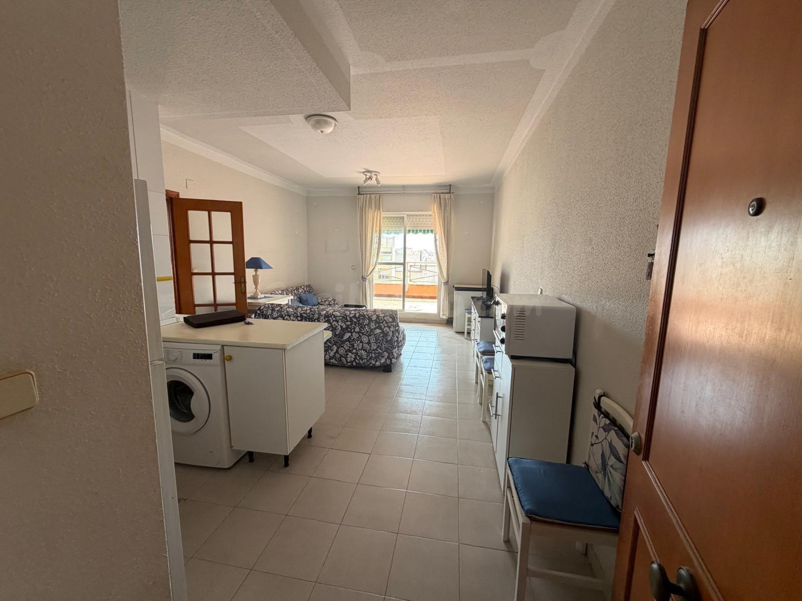 Ático con terraza, Alicante, Torrevieja. 2 habitaciones, 82  - foto 5