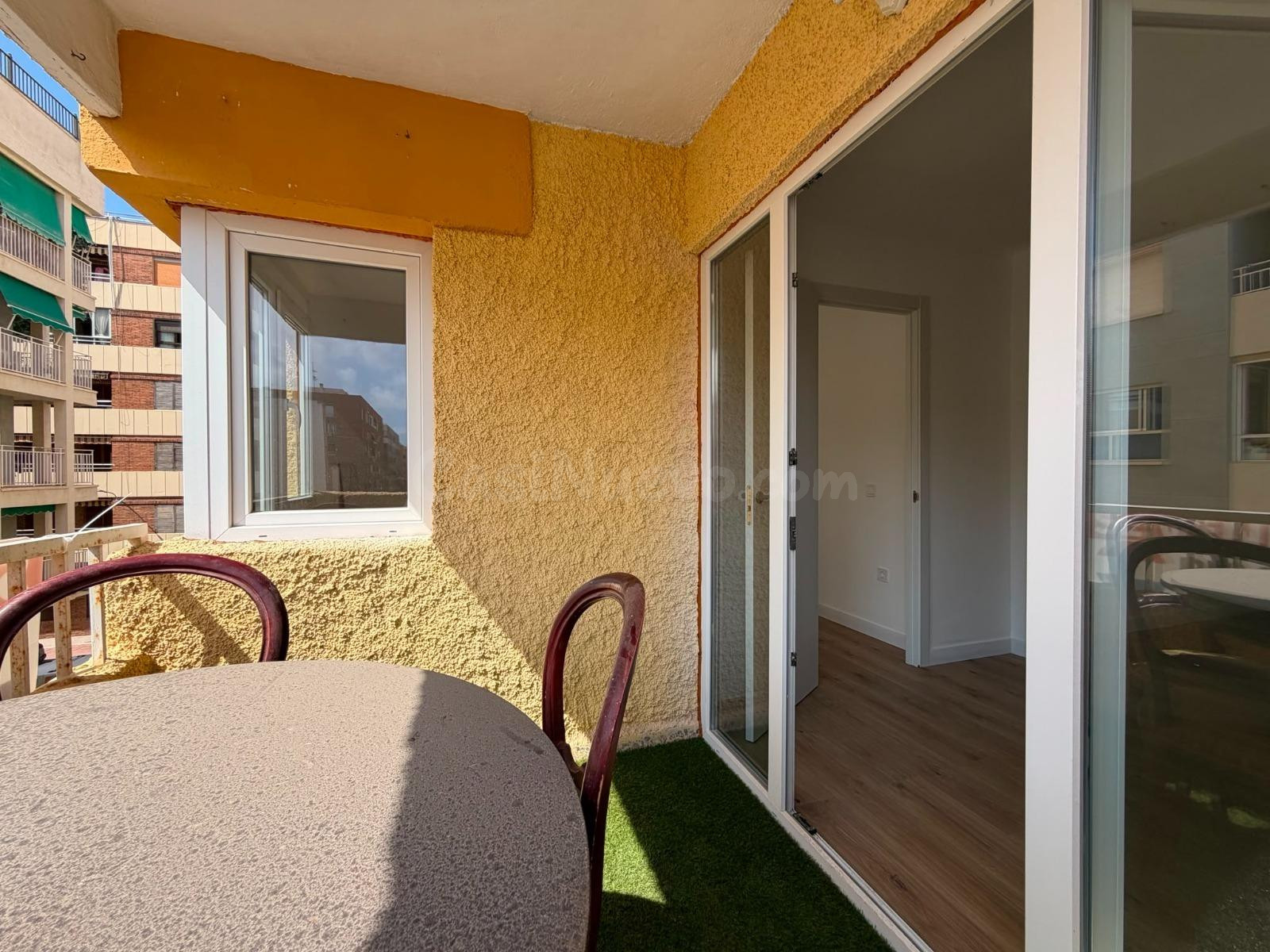 Apartamento con terraza, Alicante, Torrevieja, Playa del Ace - foto 3