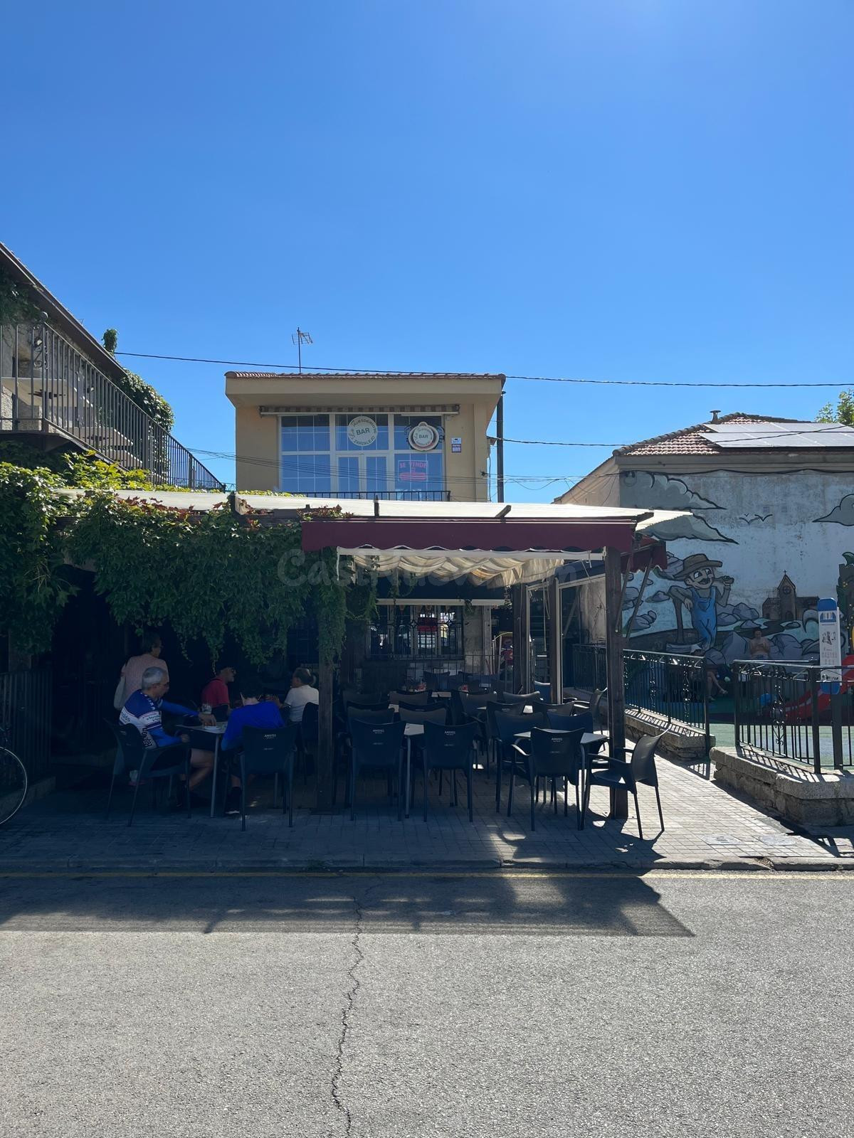 Oportunidad Única: Local Comercial en el Corazón de Zarzalej