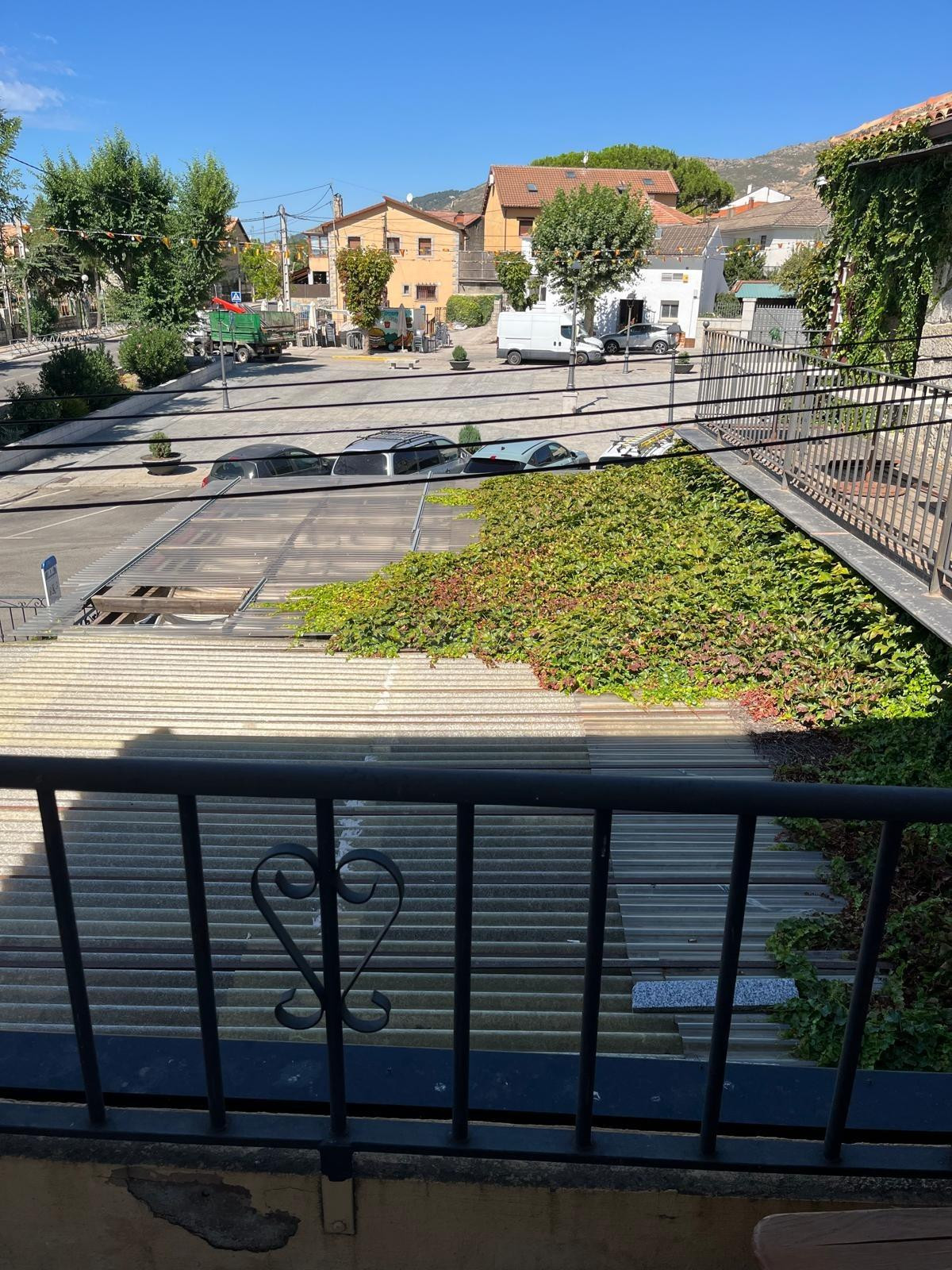 Oportunidad Única: Local Comercial en el Corazón de Zarzalej - foto 2