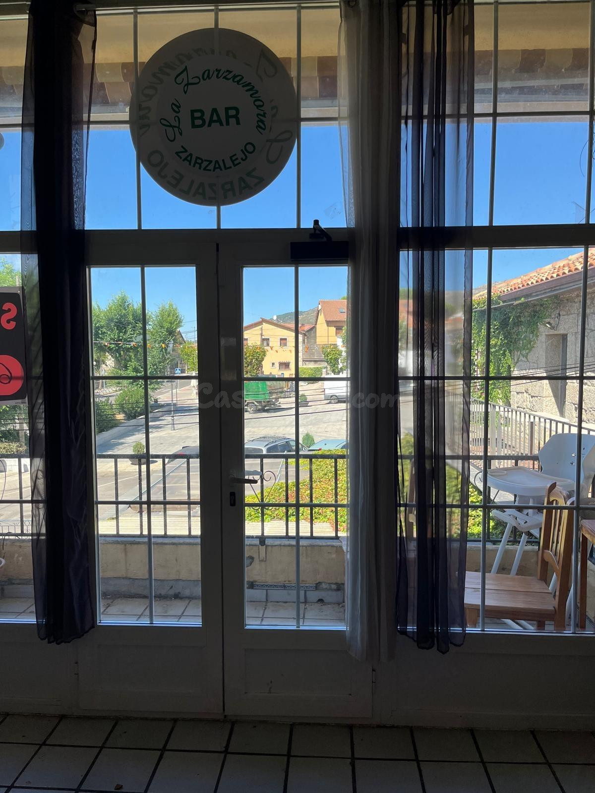 Oportunidad Única: Local Comercial en el Corazón de Zarzalej - foto 3