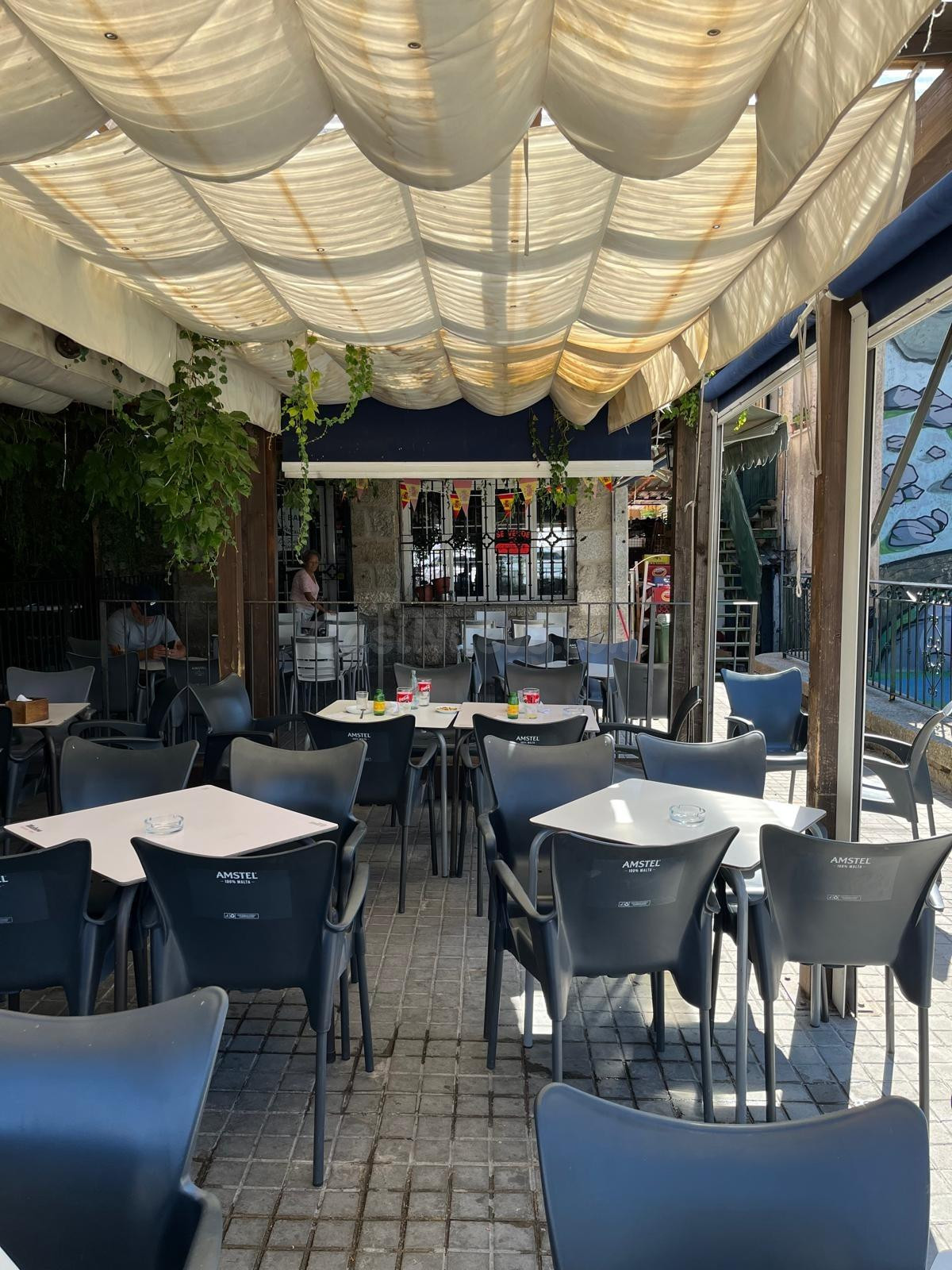 Oportunidad Única: Local Comercial en el Corazón de Zarzalej - foto 4