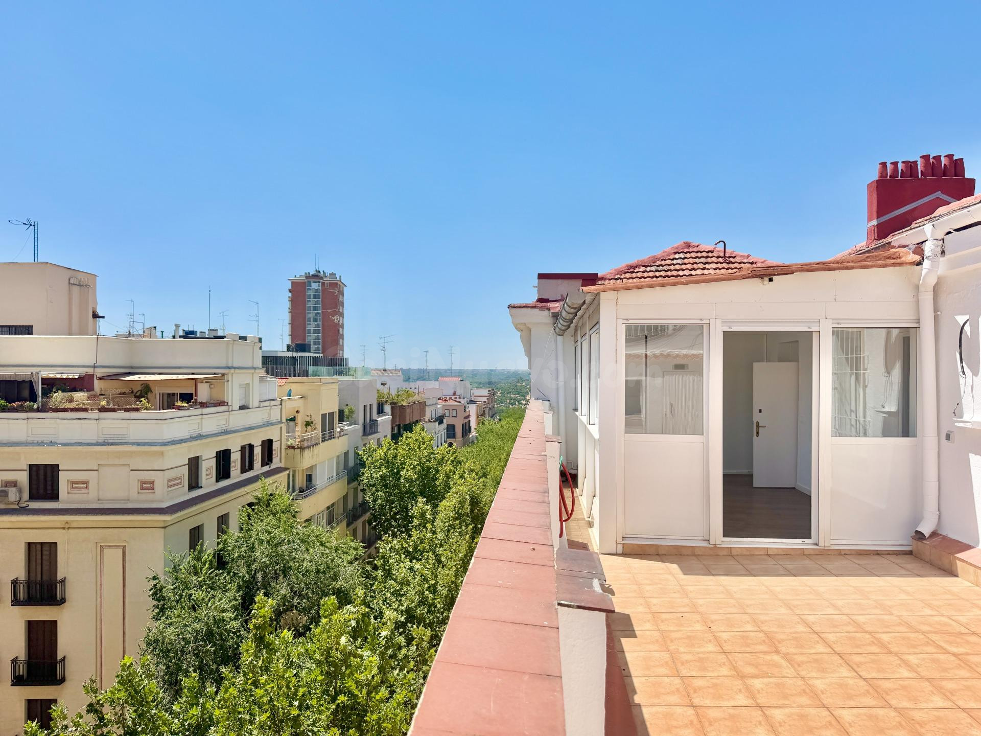 ^**^ESPECTACULAR ÁTICO REFORMADO DE 180 M2 CON GRAN TERRAZA EN ARGÜELLES^**^