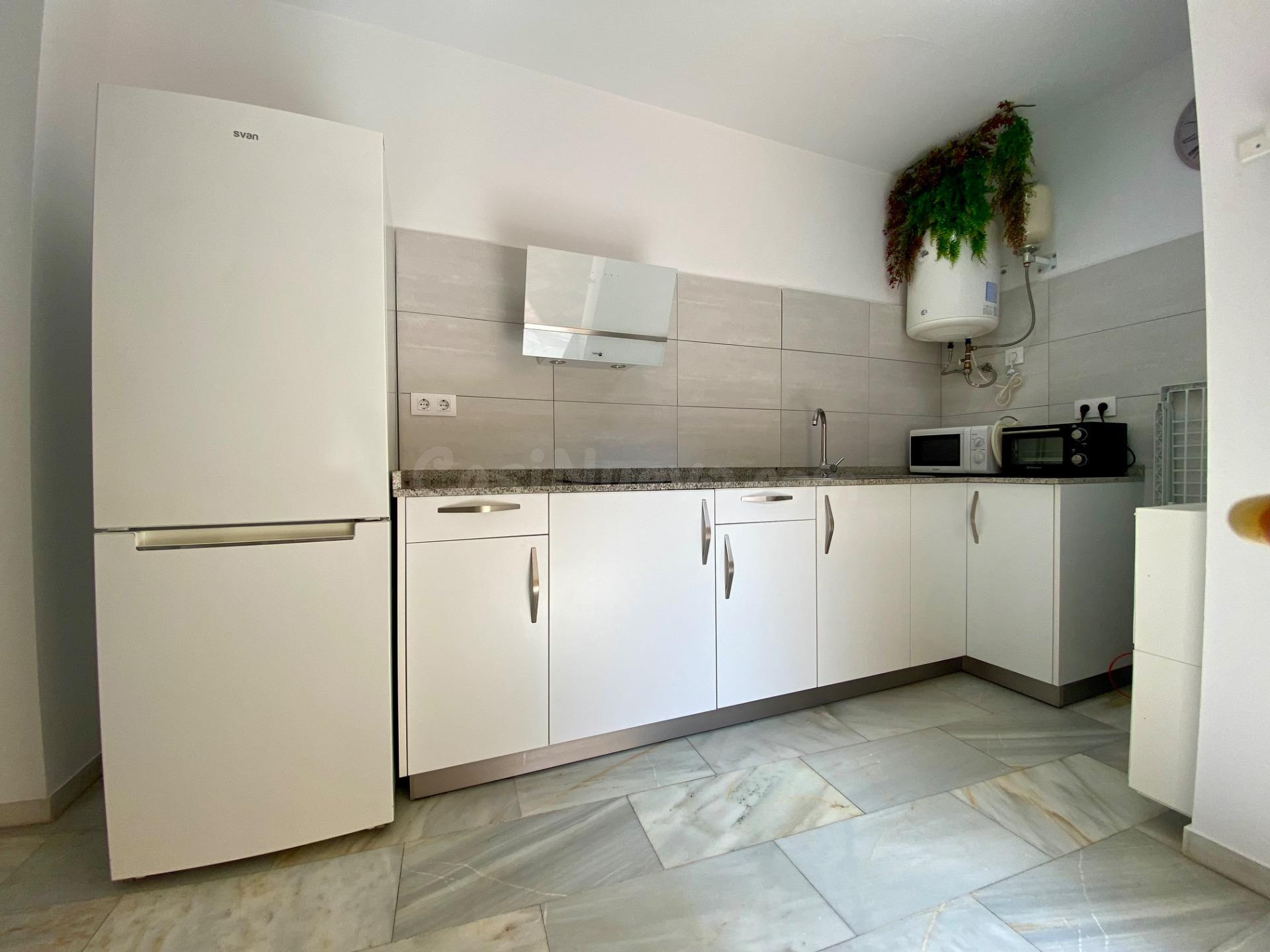 Apartamento reformado de 1 dormitorio en zona Las Palmeras