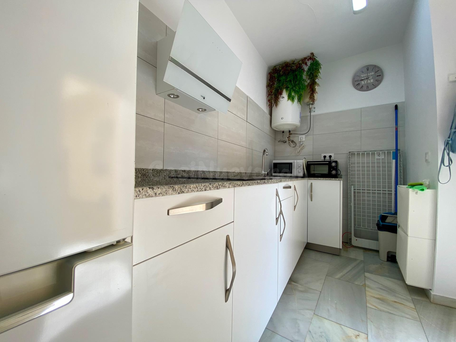 Apartamento reformado de 1 dormitorio en zona Las Palmeras - foto 2