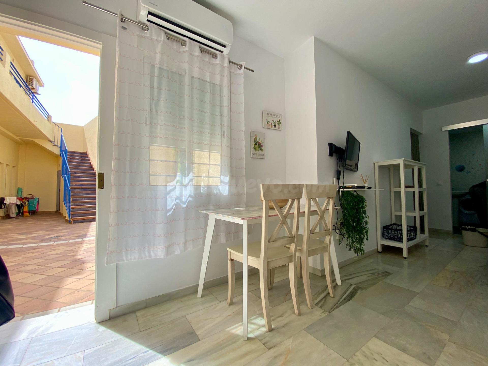 Apartamento reformado de 1 dormitorio en zona Las Palmeras - foto 4
