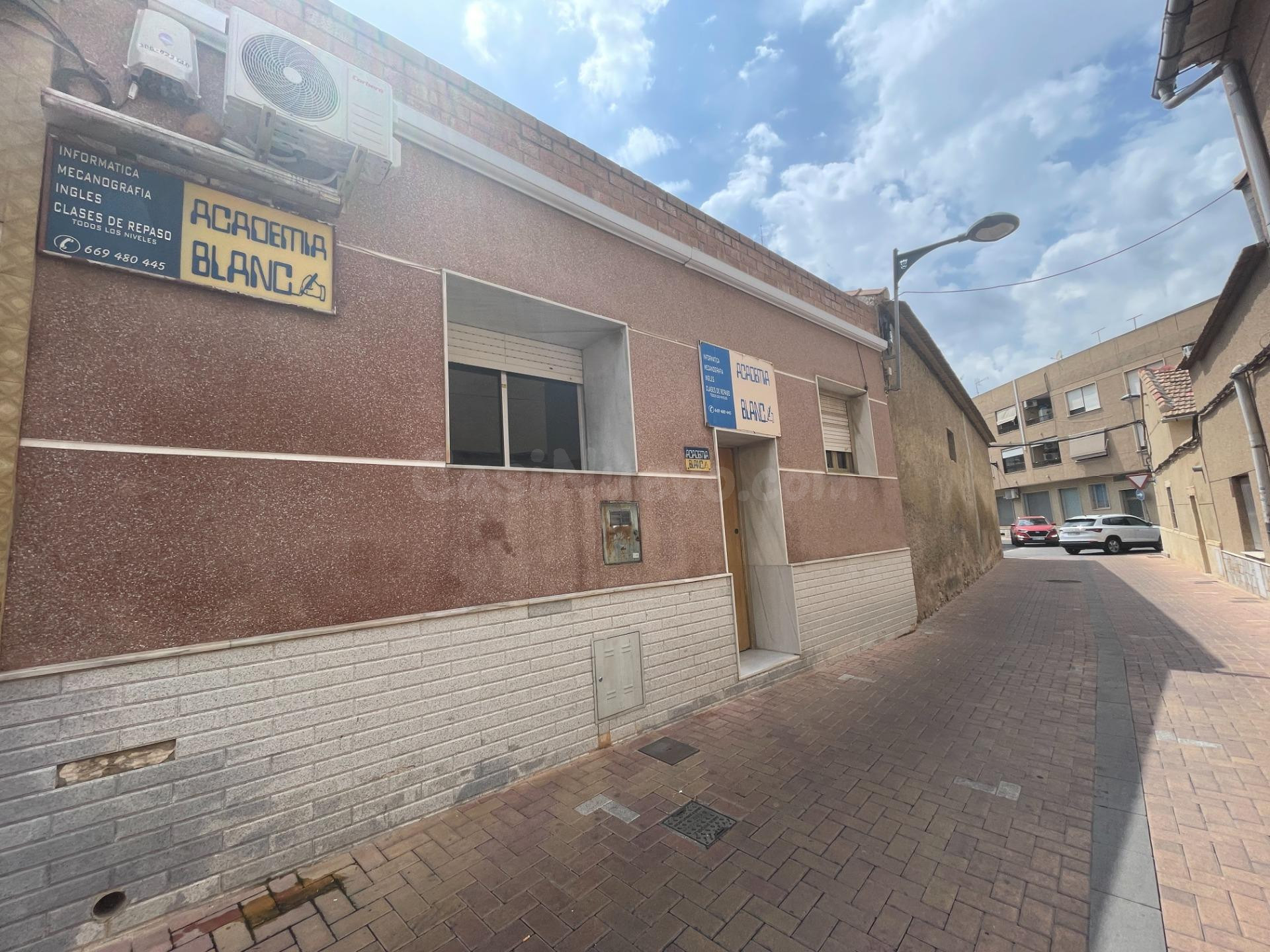 Casa baja con gran parcela y potencial en pleno centro de Rojales