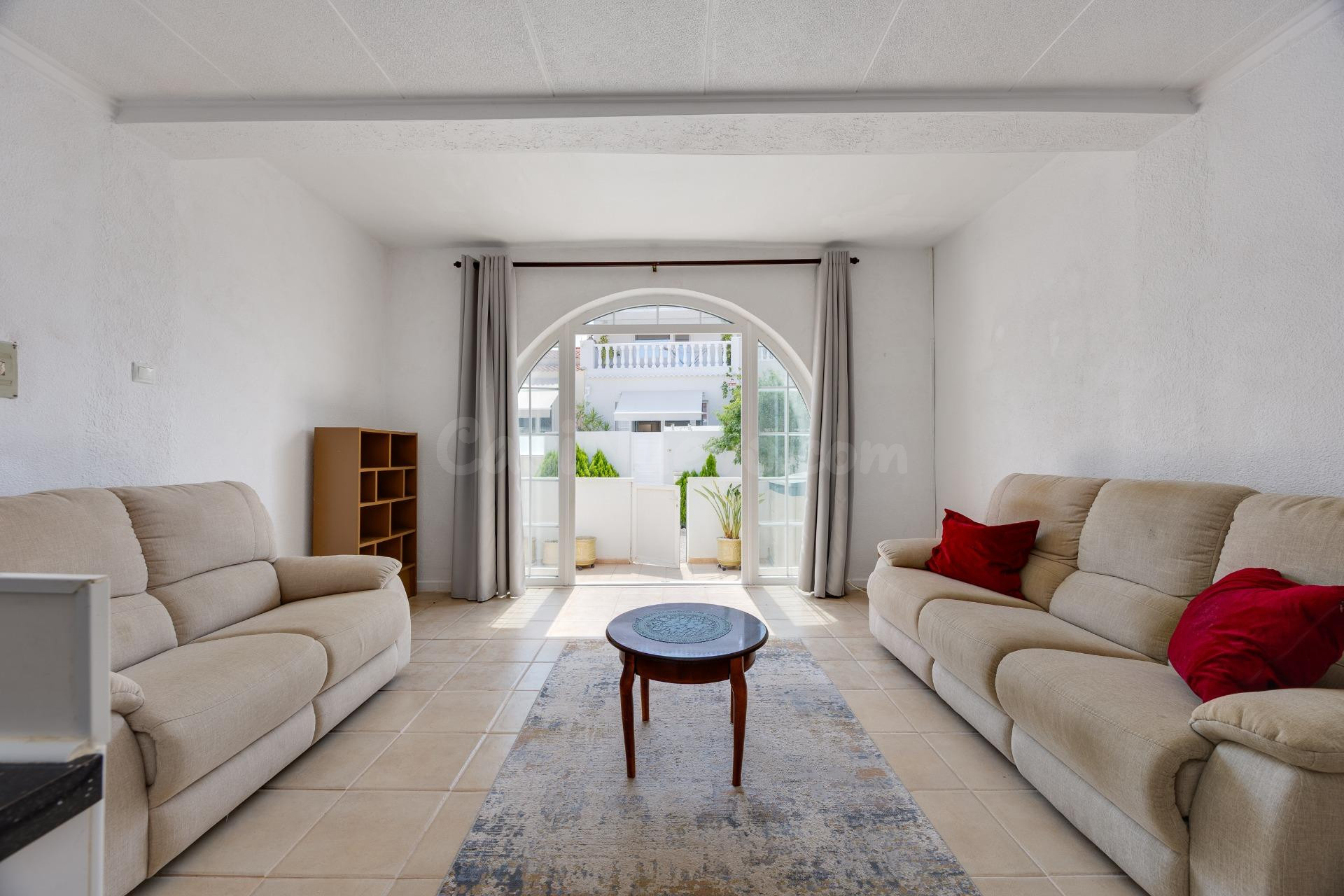 Encantador Apartamento de 1 Dormitorio Orientado al Sur en El Chaparral, Torrevieja