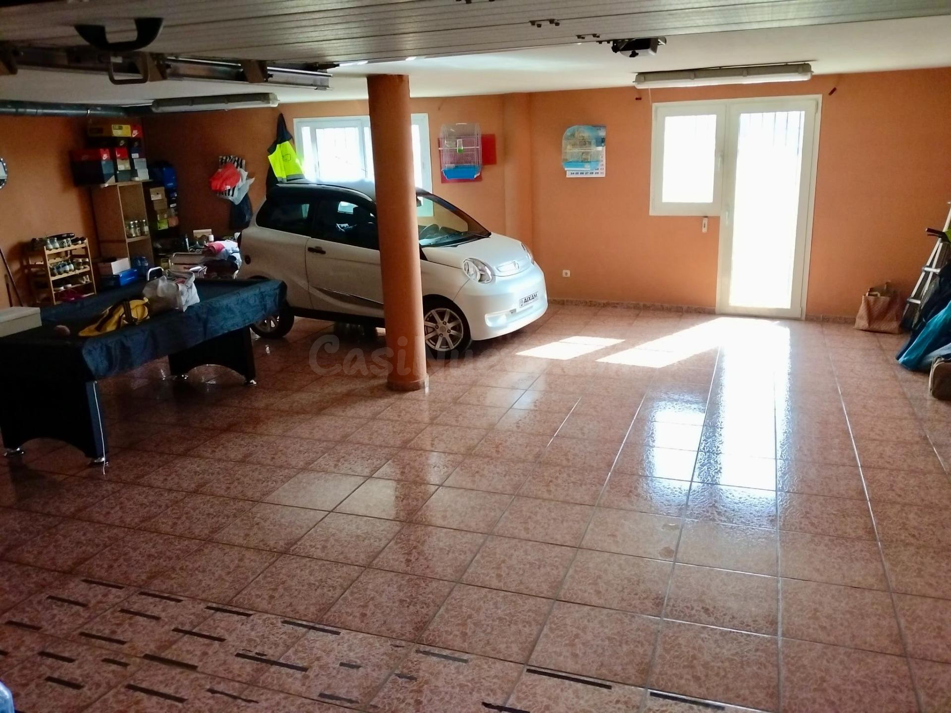 Chalet pareado en Huércal de Almería – 300 m2, garaje, jardín y totalmente amueblado