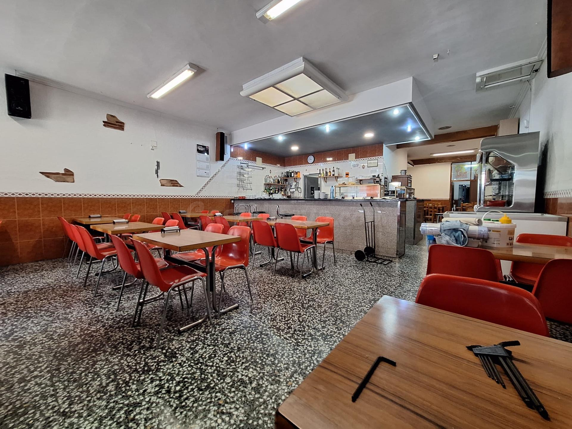 RESTAURANTE LISTO PARA TRABAJAR JUNTO AL PARC EUROPA DE BARB - foto 2