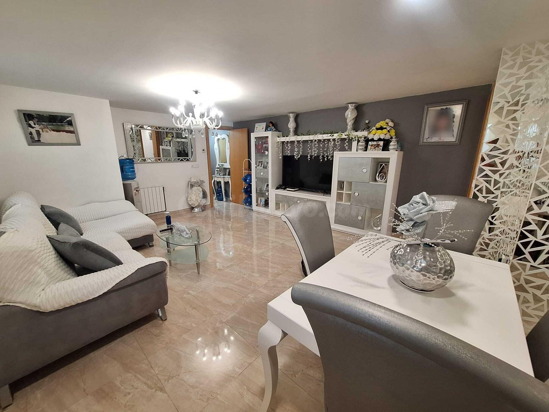 PISO REFORMADO EN LA MEJOR ZONA DE BADIA