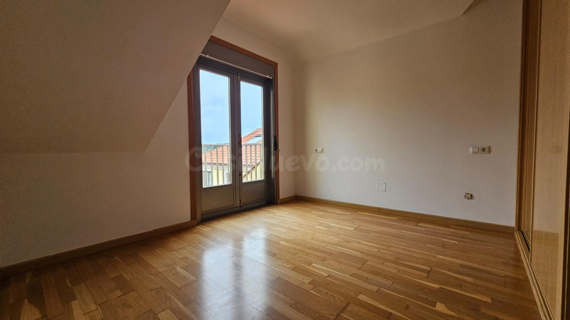 Ático con 2 terrazas, piscina y jardín a 400 metros de la pl - foto 5