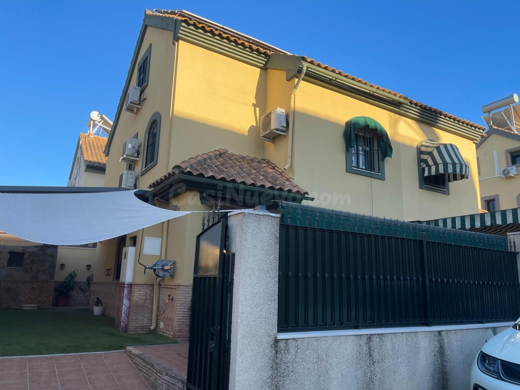 Casa-Chalet en Venta en Dos Hermanas Sevilla MONTEQUINTO - foto 2