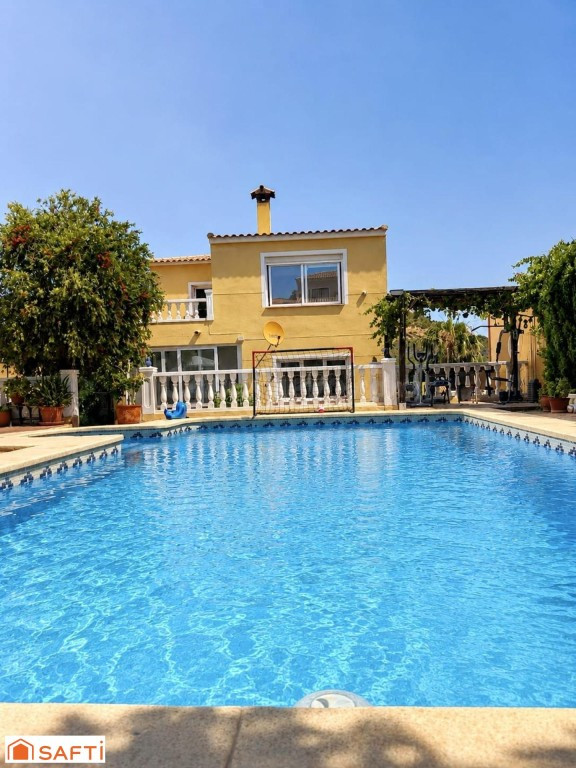 Tu refugio mediterráneo: privacidad, espacio y una villa par - foto 3