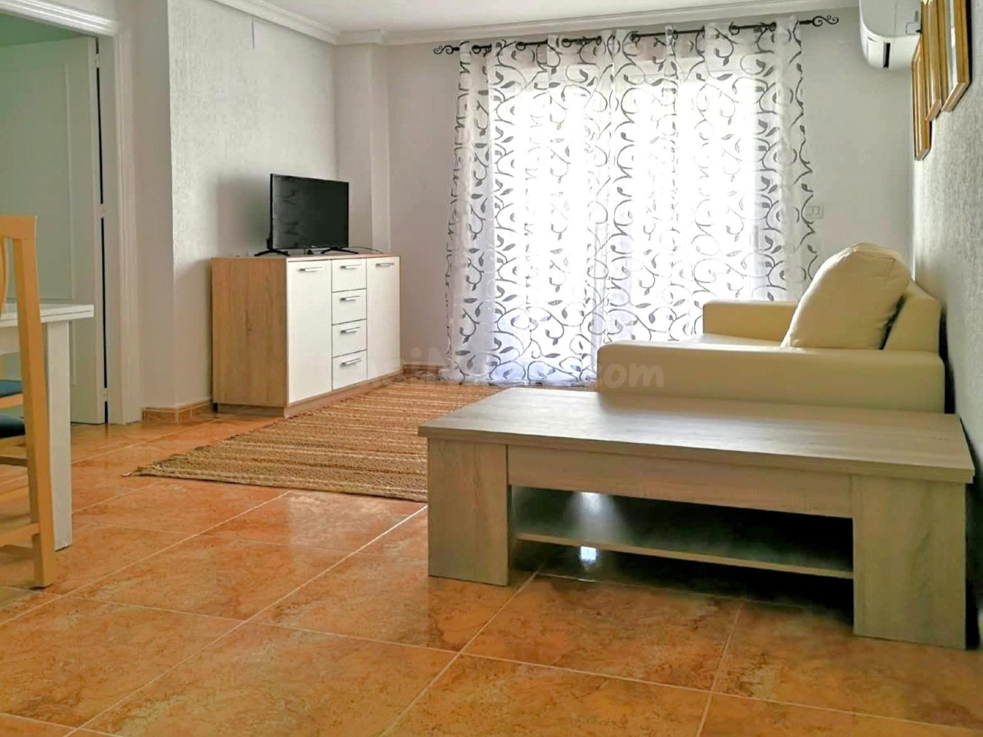 Apartamento céntrico y bien conservado (aprox. 58 m2 - 4.ª planta) con 2 amplios dormitorios, balcón al noroeste y ¡a tan solo 650 m de la playa!