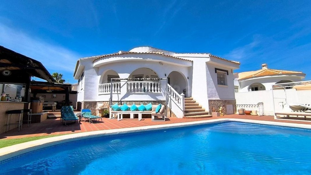 Venta de villa en Ciudad quesada, de 155m2 con 3 dormitorios - foto 2