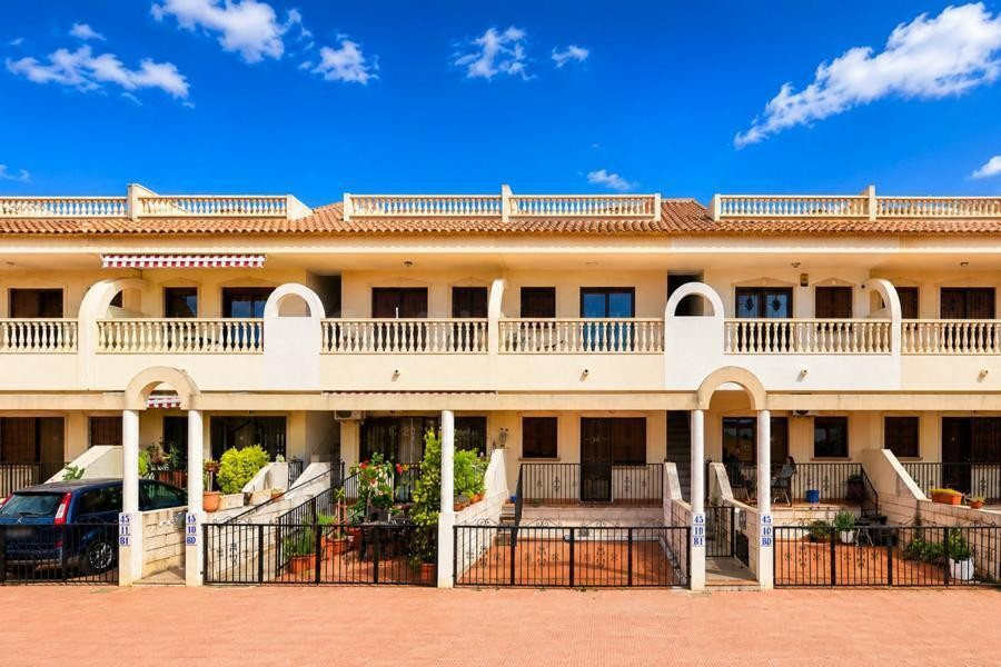 Venta de piso en Daya nueva, de 67m2 con 2 dormitorios y 1 baño