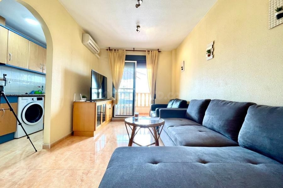 Venta de piso en Daya nueva, de 67m2 con 2 dormitorios y 1 b - foto 3