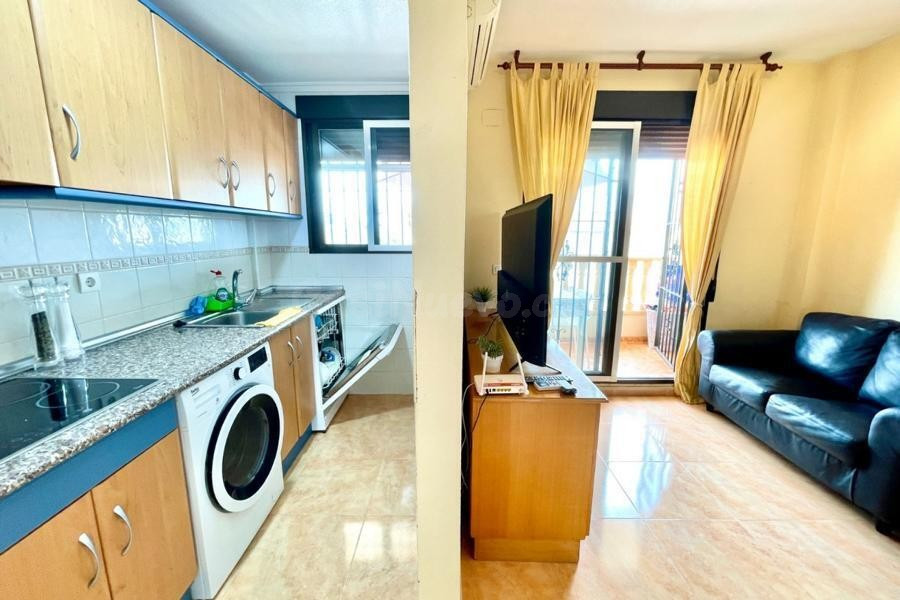 Venta de piso en Daya nueva, de 67m2 con 2 dormitorios y 1 b - foto 4